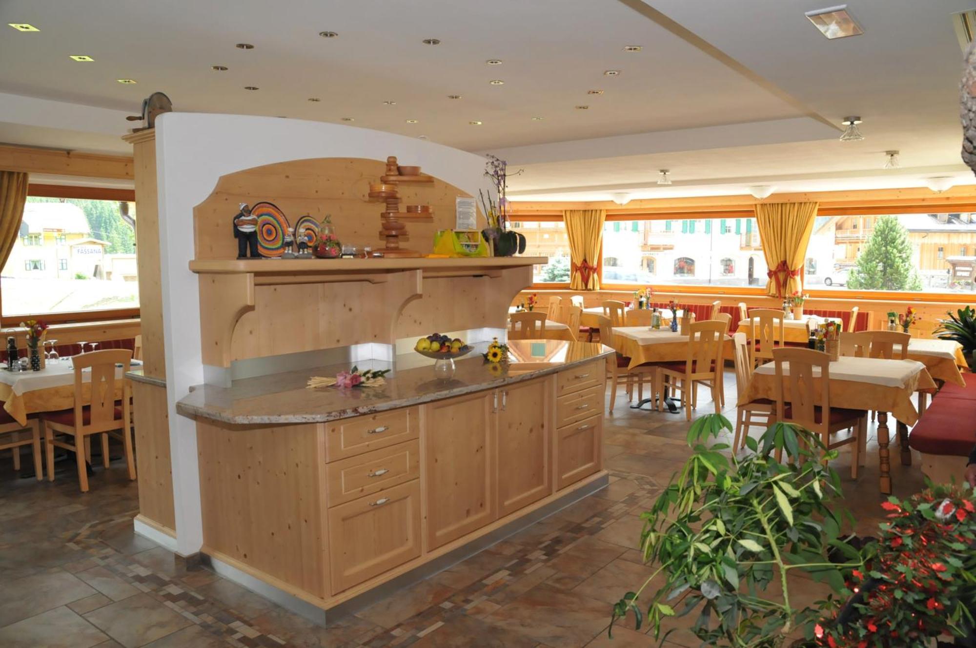 Hotel Ciamol 캄피텔로디파사 외부 사진