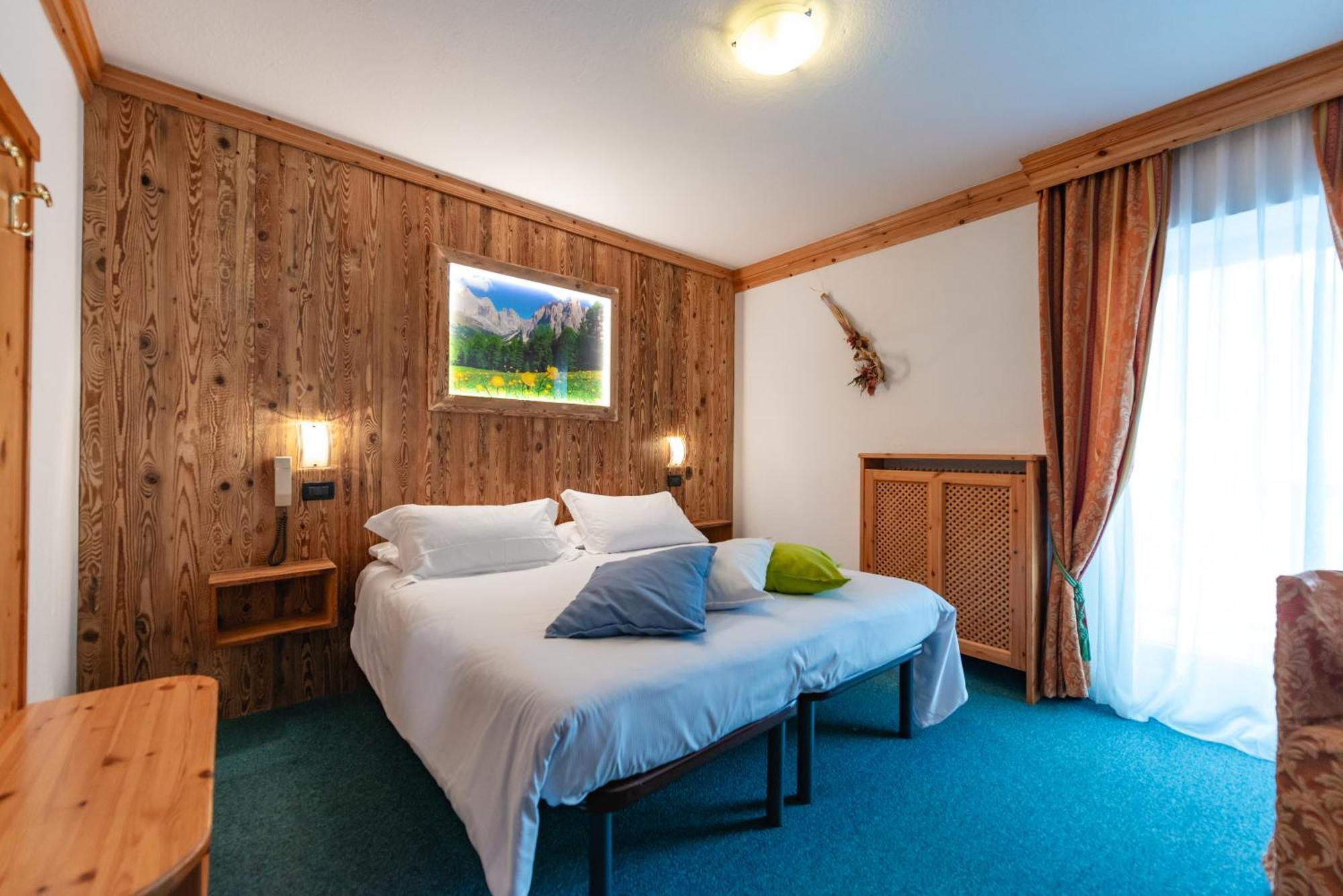 Hotel Ciamol 캄피텔로디파사 외부 사진