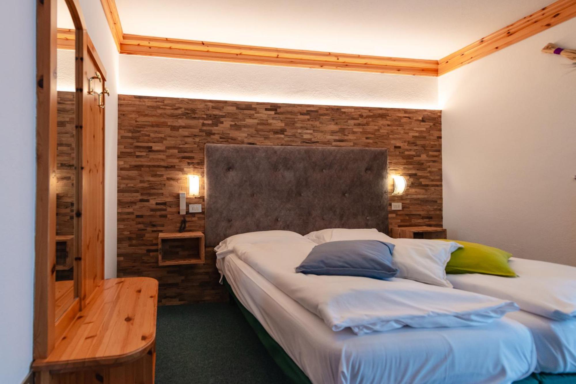 Hotel Ciamol 캄피텔로디파사 외부 사진
