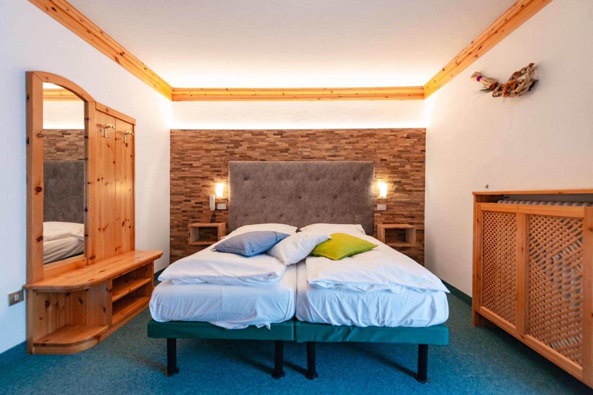 Hotel Ciamol 캄피텔로디파사 외부 사진