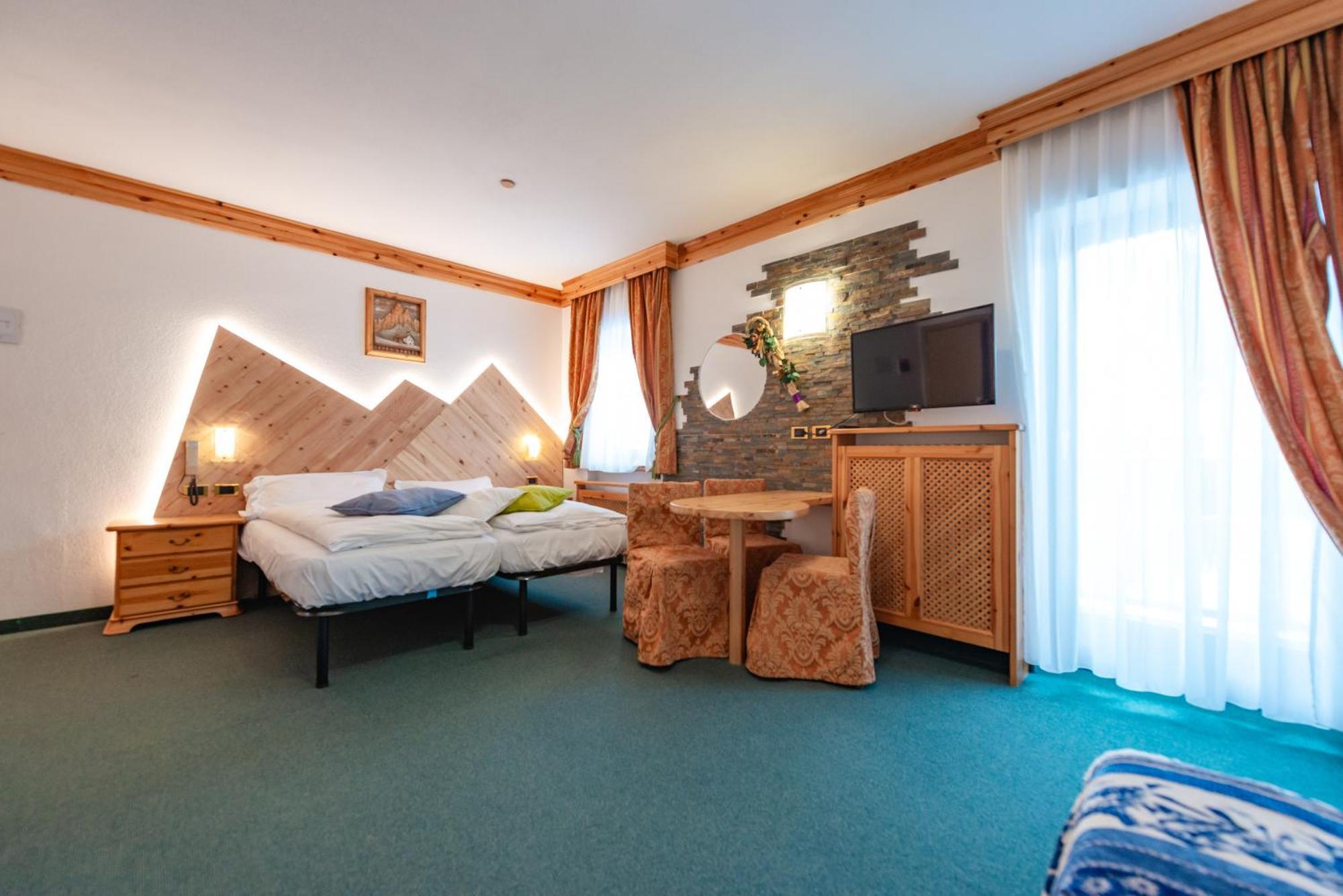 Hotel Ciamol 캄피텔로디파사 외부 사진
