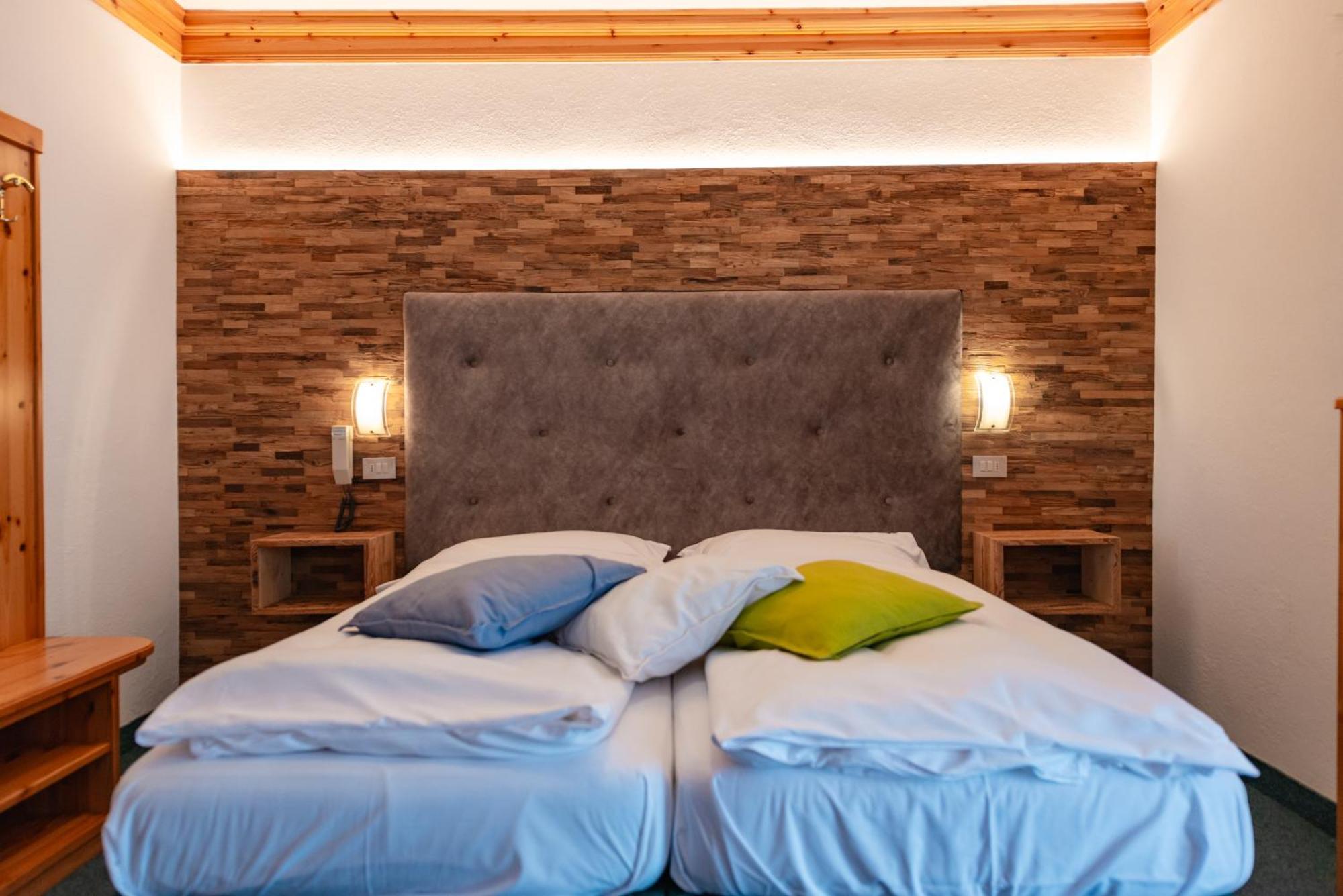Hotel Ciamol 캄피텔로디파사 외부 사진