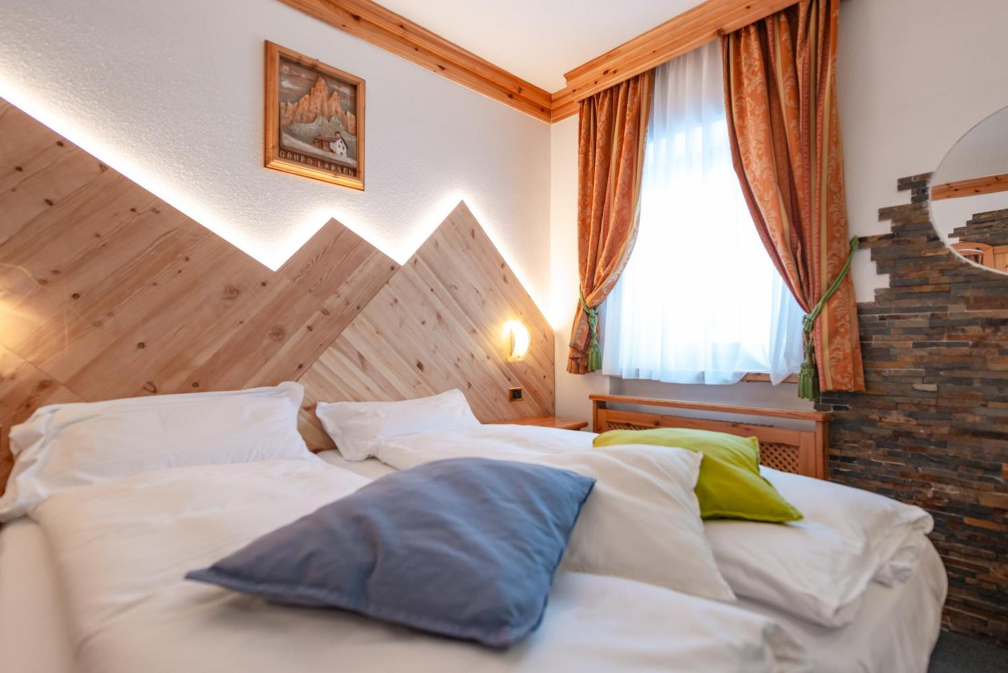 Hotel Ciamol 캄피텔로디파사 외부 사진