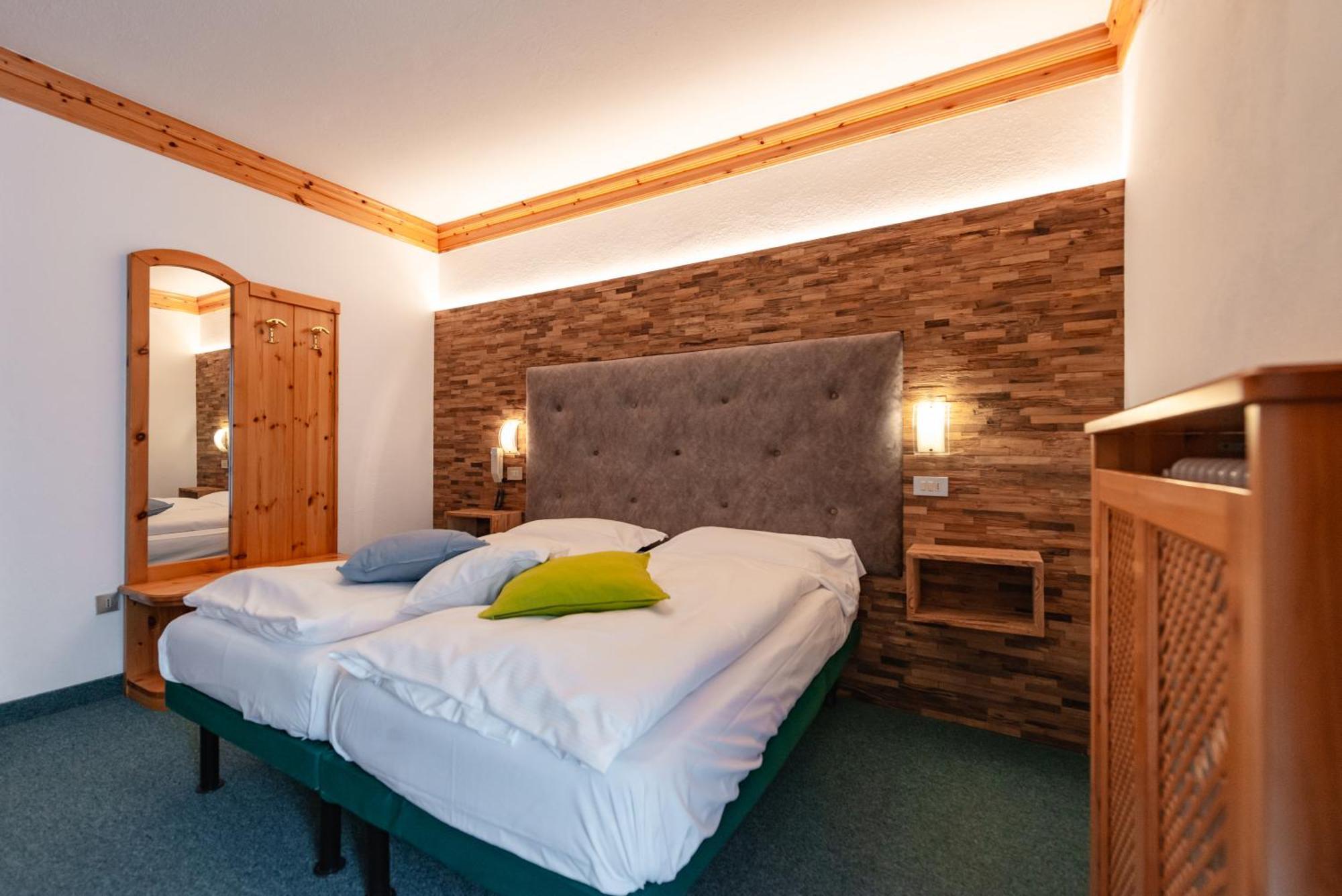 Hotel Ciamol 캄피텔로디파사 외부 사진