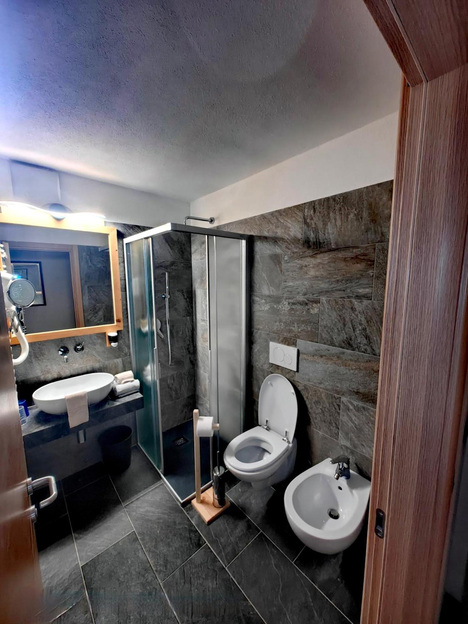 Hotel Ciamol 캄피텔로디파사 외부 사진