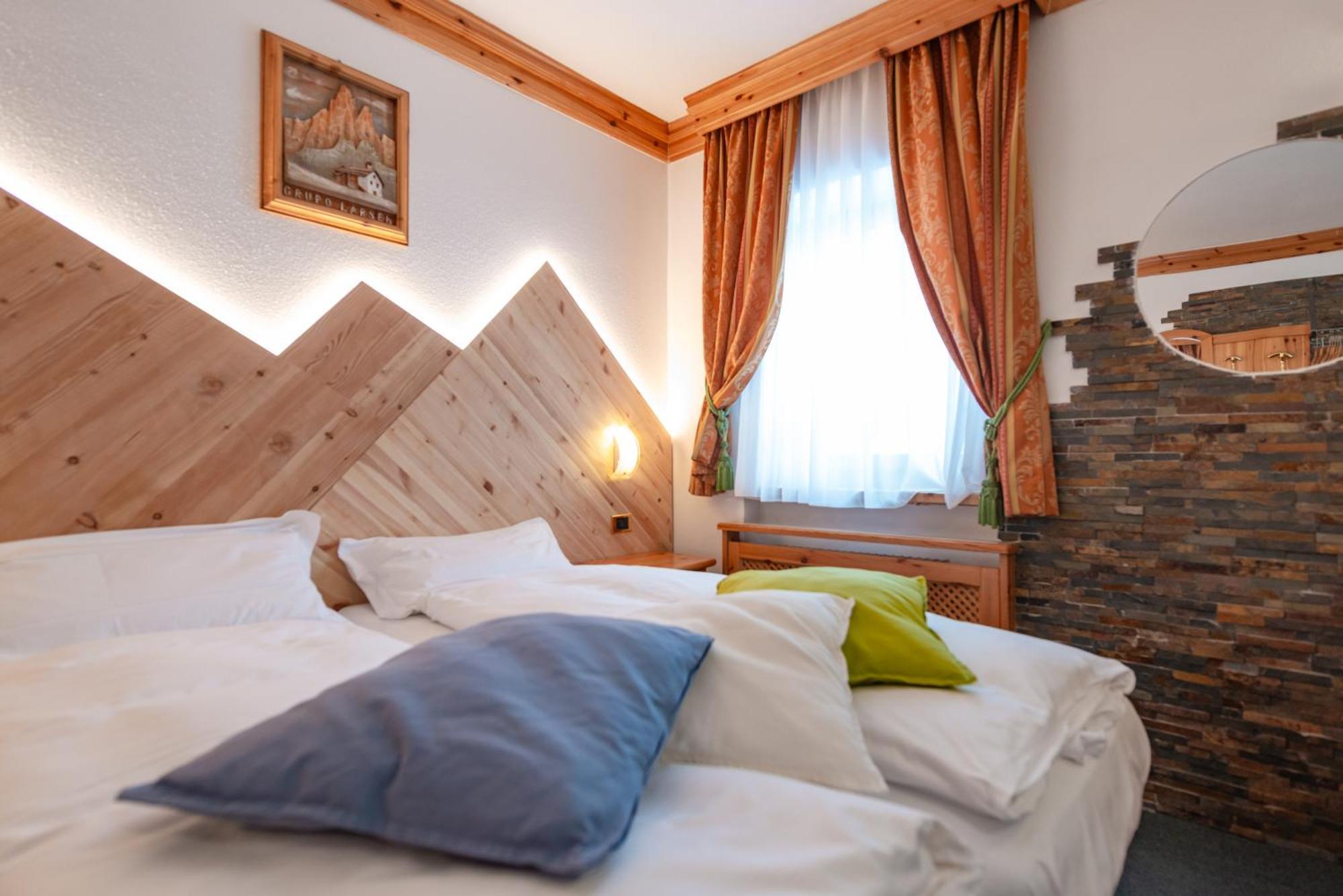 Hotel Ciamol 캄피텔로디파사 외부 사진
