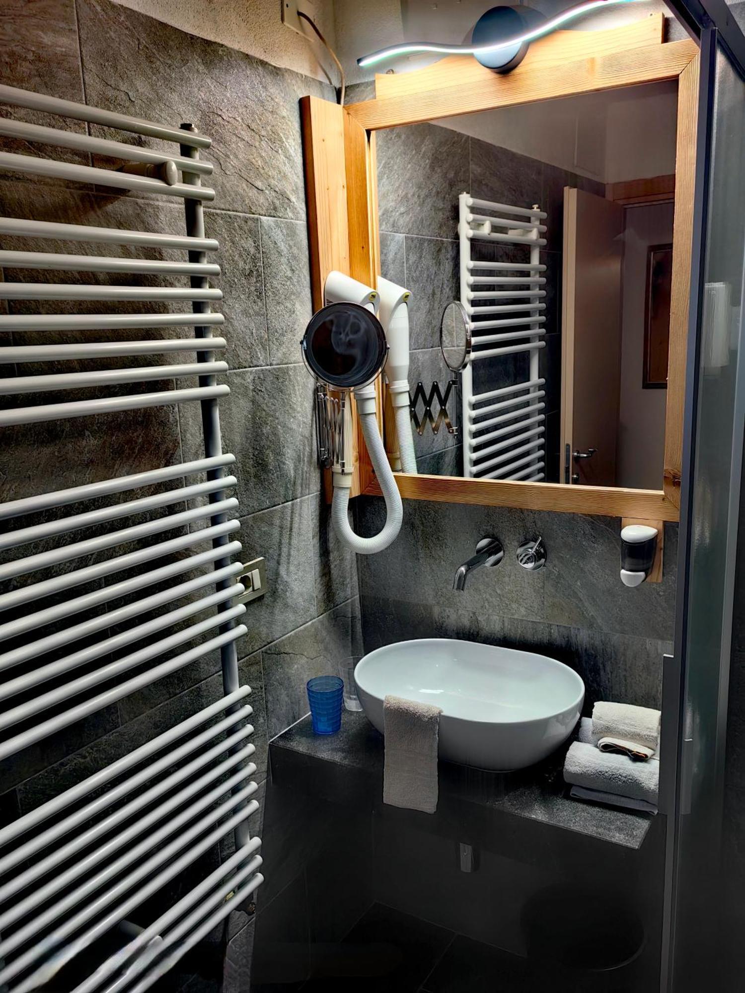 Hotel Ciamol 캄피텔로디파사 외부 사진