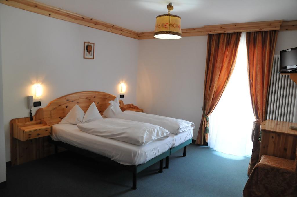 Hotel Ciamol 캄피텔로디파사 객실 사진